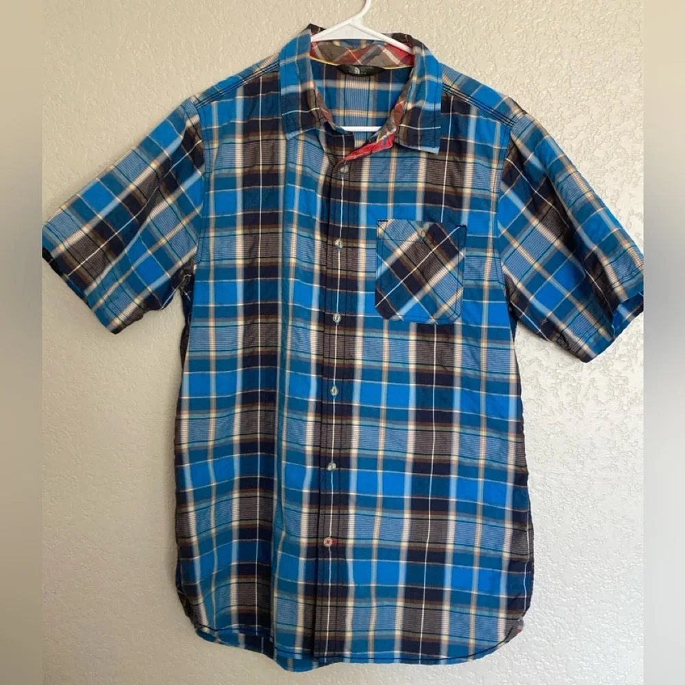 The North Face Plaid Short Sleeve Button Down Shirt – Men’s Medium